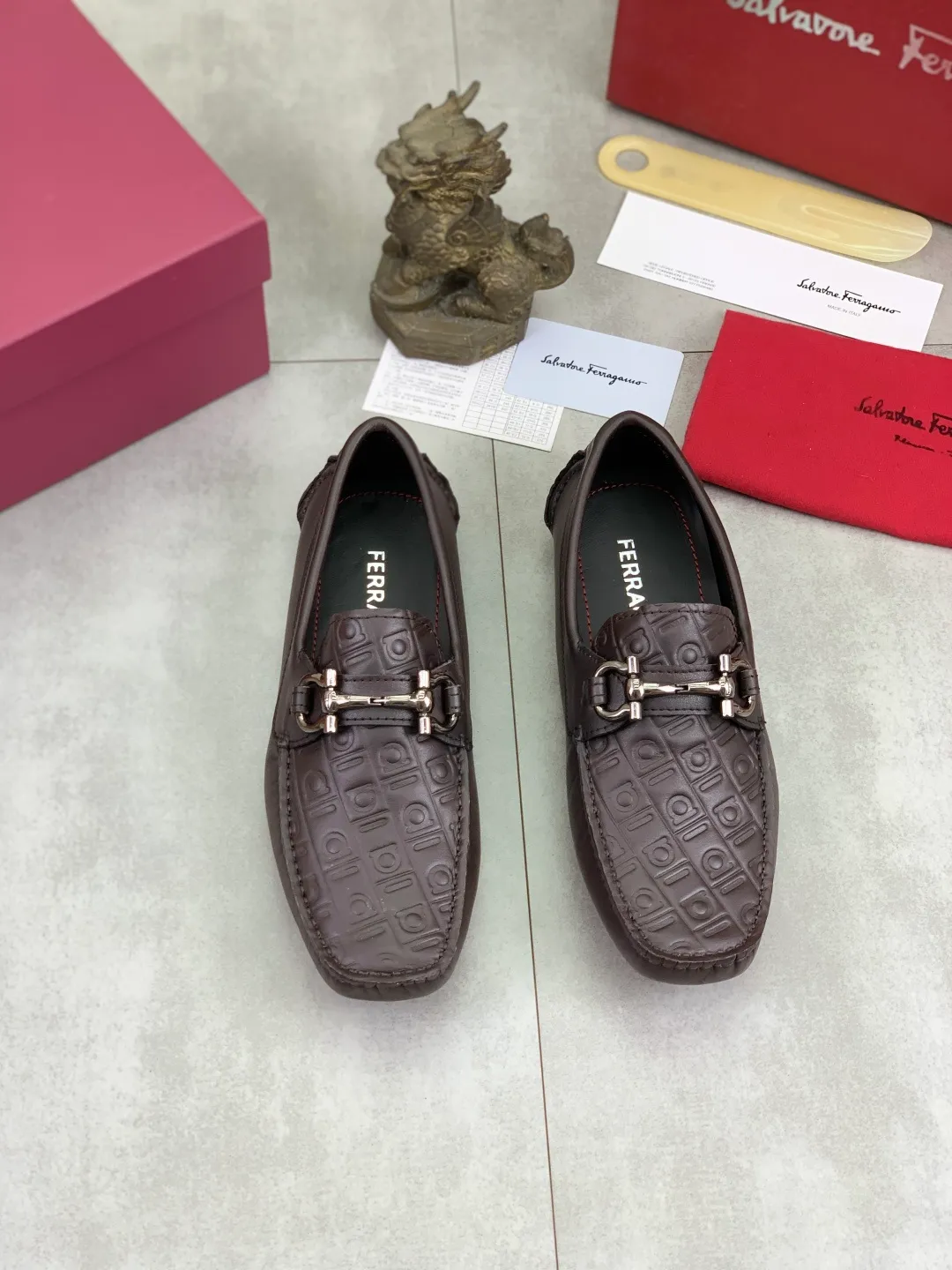 Men's shoes 💰P542 New model, high quality [Ferragamo/Ferragamo] Latest lazy slip-on shoes Original imported calfskin, imported cowhide lining + original luxury metal buckle + original combination outsole Comparison without pressure Code number: 38-45